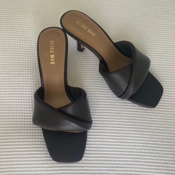 Alias Mae - Puffy Sandals - Picture 2 of 2